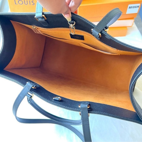 Authentic Louis Vuitton NEW ON-THE-GO MM Empreinte black tote 🔥 🎁 - Picture 7 of 15